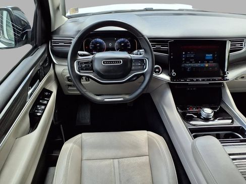 Certified 2024 Jeep Wagoneer L Series II w/ Flexible Seating Group AWD/4WD image 4