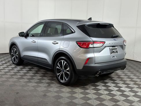 Used 2021 Ford Escape SE w/ SE Sport Appearance Package AWD/4WD image 3