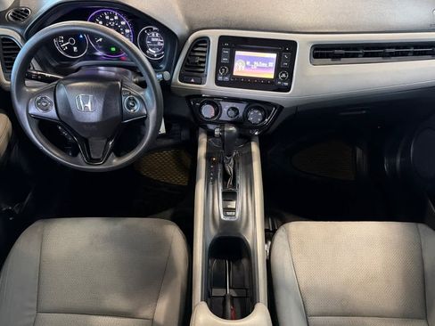 Certified 2021 Honda HR-V LX image 3