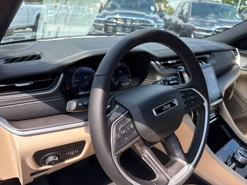 New 2025 Jeep Grand Cherokee Limited w/ Black Appearance Package image 12