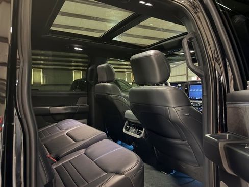 Used 2025 Ford F450 Platinum w/ FX4 Off-Road Package image 12