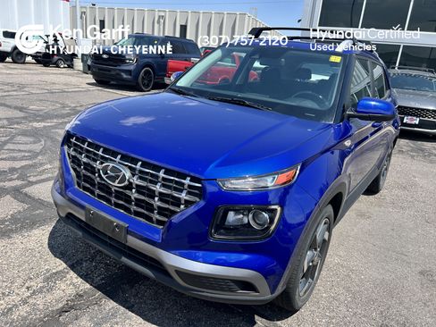 Used 2022 Hyundai Venue SEL FWD image 1