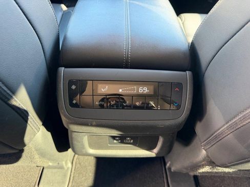 Used 2025 Nissan Pathfinder SL AWD/4WD image 11