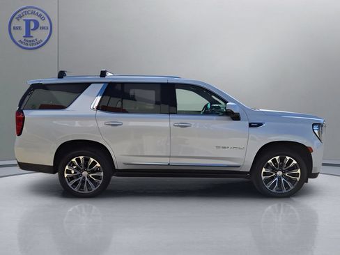 Used 2021 GMC Yukon Denali w/ Denali Premium Package AWD/4WD image 8
