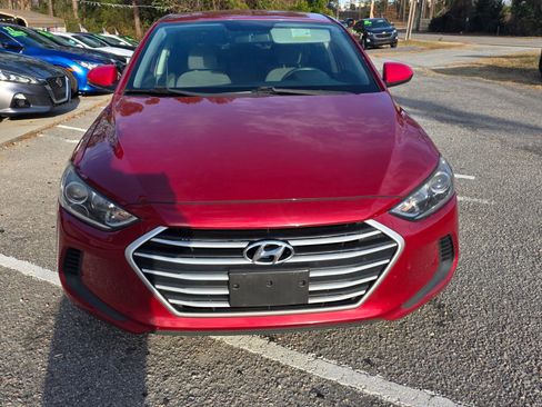 Used 2017 Hyundai Elantra SE image 5