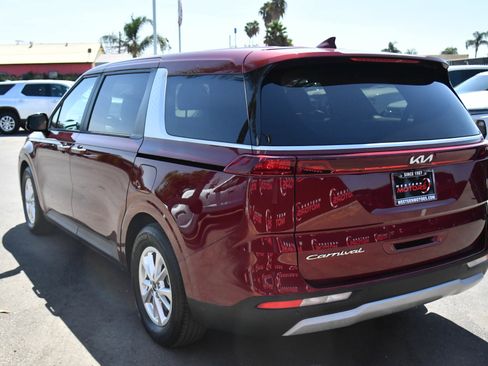 Used 2022 Kia Carnival LX FWD image 6