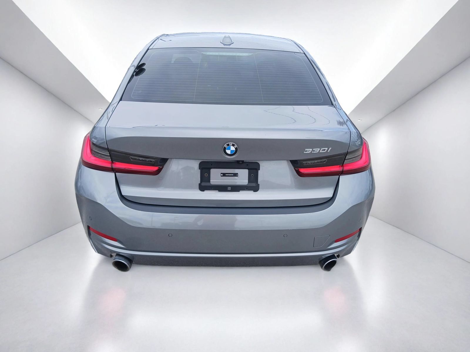 Used 2024 BMW 330i Sedan w/ Convenience Package RWD image 4