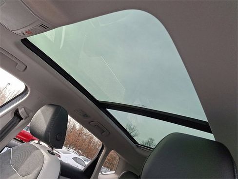 New 2026 Volkswagen Taos SE image 7