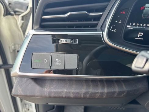Used 2025 Audi Q7 3.0T Premium Plus image 16