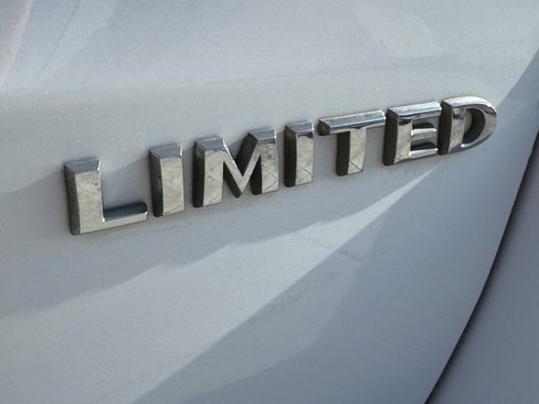 Used 2022 Jeep Grand Cherokee Limited image 10