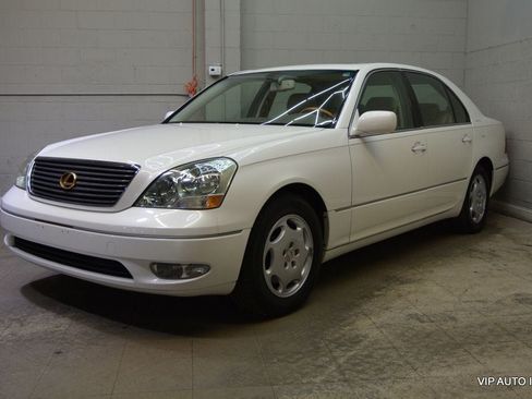 Used 2001 Lexus LS 430 RWD image 4