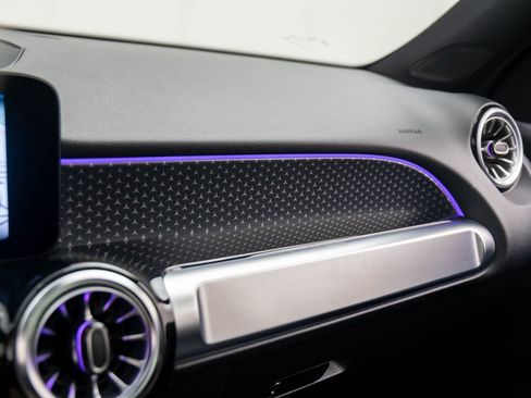 Used 2024 Mercedes-Benz GLB 250 4MATIC w/ Exclusive Package image 31