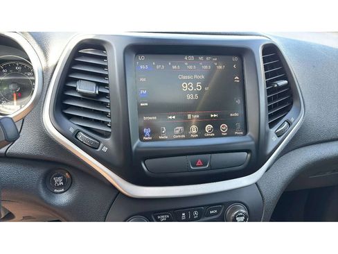 Used 2016 Jeep Cherokee Trailhawk w/ Comfort/Convenience Group AWD/4WD image 17