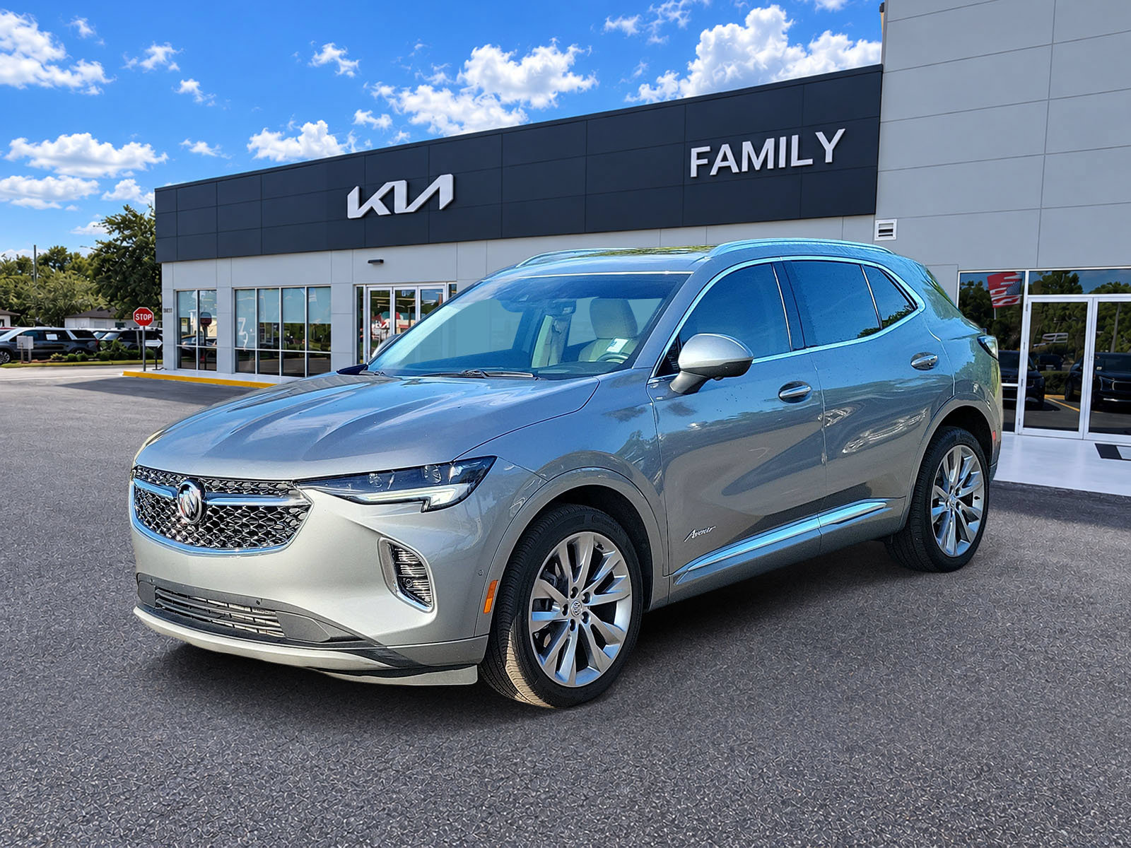 Used 2023 Buick Envision Avenir FWD image 2