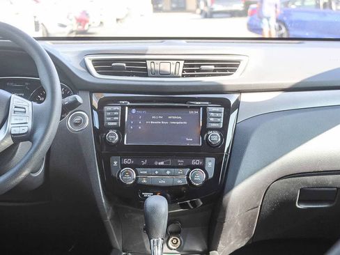 Used 2016 Nissan Rogue SV w/ SV Premium Package image 18