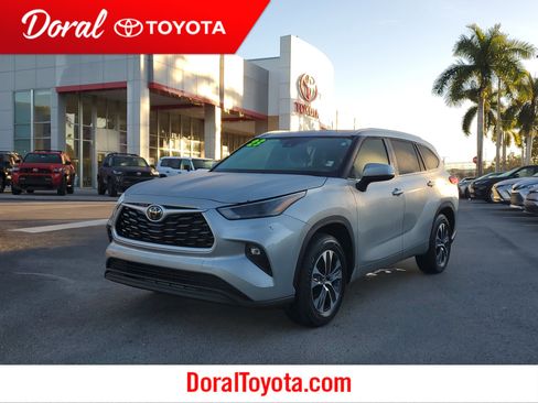 Used 2023 Toyota Highlander XLE image 1