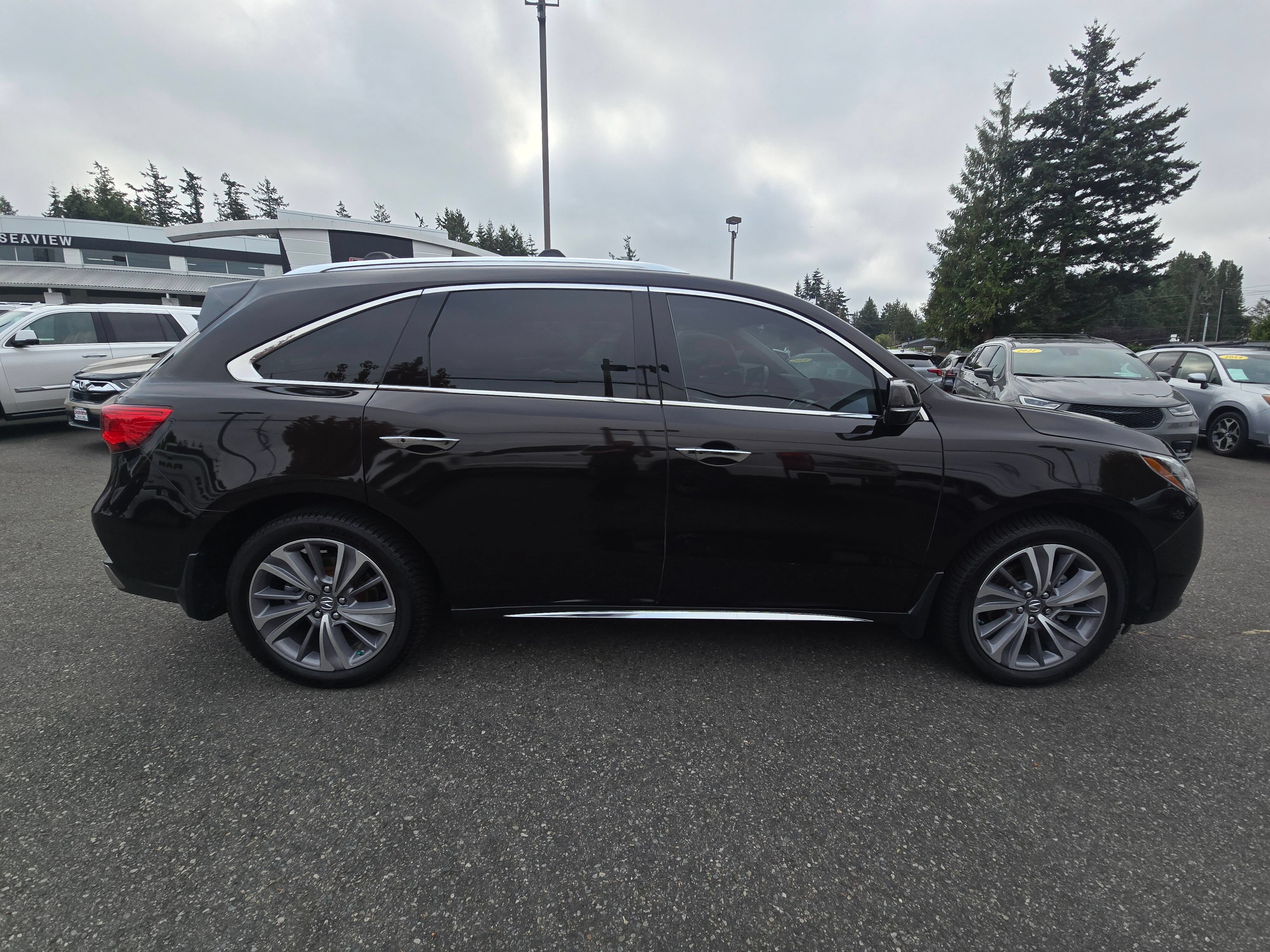 Used 2017 Acura MDX w/ Technology Package AWD/4WD image 8