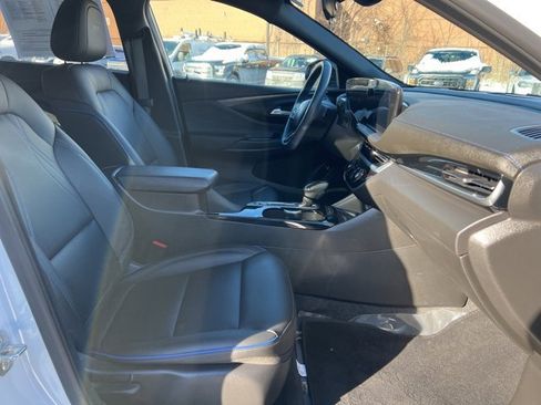 Used 2024 Buick Envista Sport Touring w/ Convenience II Package image 11