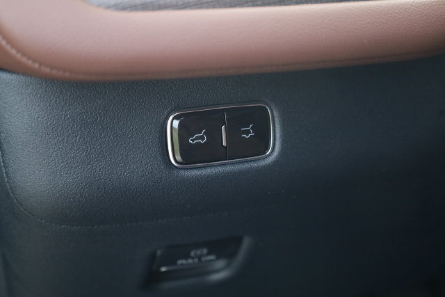 Used 2025 Lincoln Navigator Reserve AWD/4WD image 10