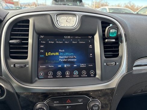 Used 2017 Chrysler 300 C image 29