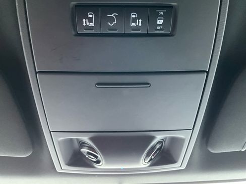 Used 2017 Dodge Grand Caravan GT image 23