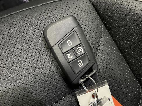 Used 2024 Volkswagen Tiguan SEL R-Line image 28