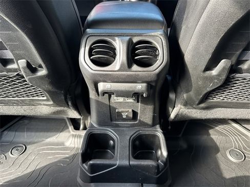 Used 2021 Jeep Gladiator Rubicon image 12