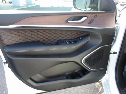 New 2025 Jeep Grand Cherokee L Summit w/ Luxury Tech Group V image 14