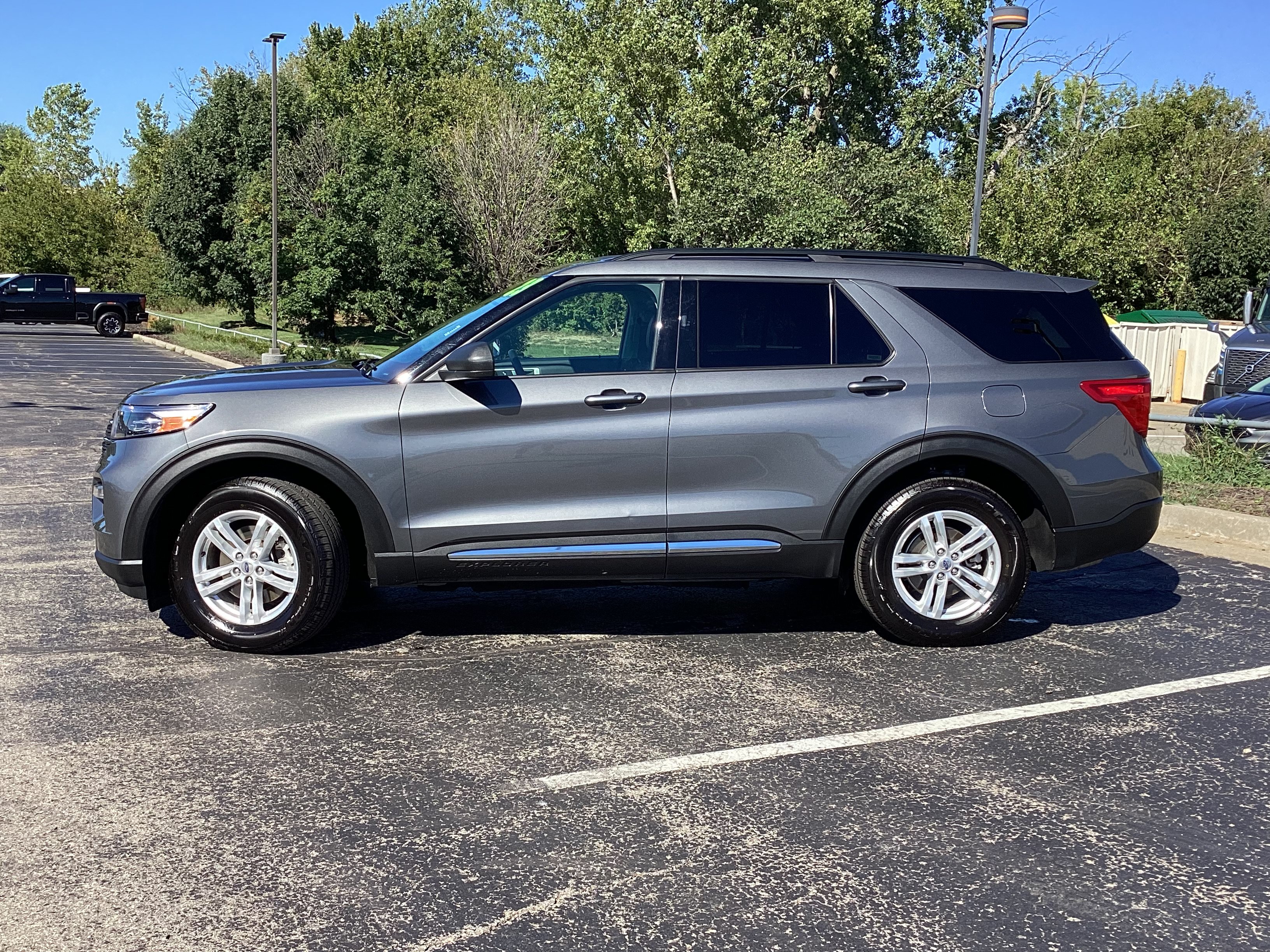 Used 2023 Ford Explorer XLT w/ Equipment Group 202A AWD/4WD image 27