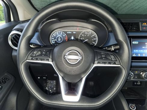 Used 2025 Nissan Versa SV FWD image 23