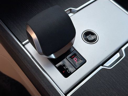 Used 2025 Land Rover Range Rover SE image 30