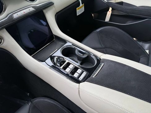 New 2025 Karma Revero Luxury RWD image 17
