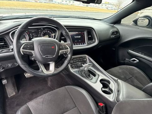 Used 2017 Dodge Challenger GT w/ Technology Group image 18