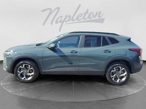 Used 2025 Chevrolet Trax LT FWD image 4
