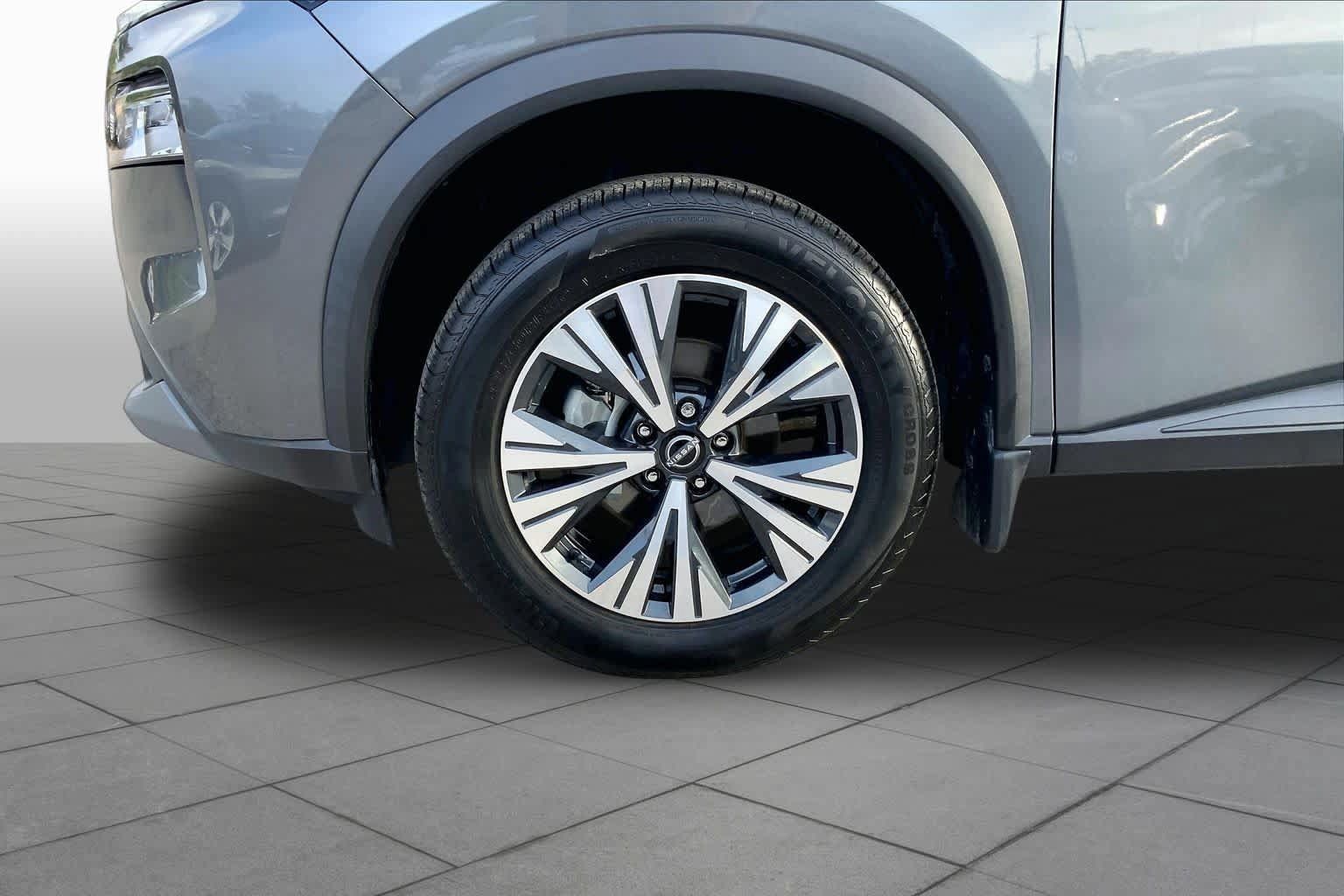 Used 2023 Nissan Rogue SV FWD image 11