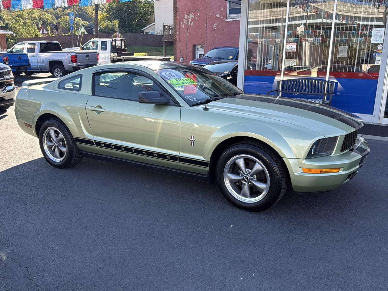Used 2006 Ford Mustang Coupe RWD image 1