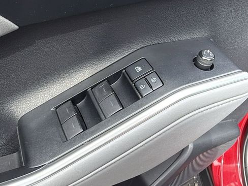 Used 2021 Toyota Highlander XLE image 11