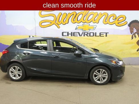 Used 2019 Chevrolet Cruze LT FWD image 1