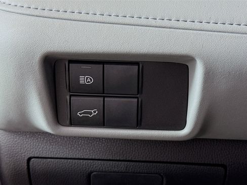 Certified 2023 Toyota Highlander LE image 10