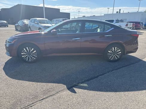 Used 2023 Nissan Altima 2.5 SV AWD/4WD image 4