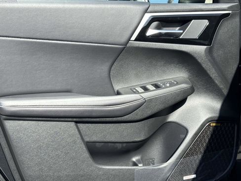 New 2025 Mitsubishi Outlander SE image 17