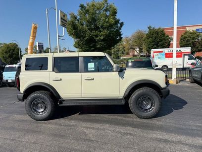 New 2025 Ford Bronco Outer Banks w/ Sasquatch Package