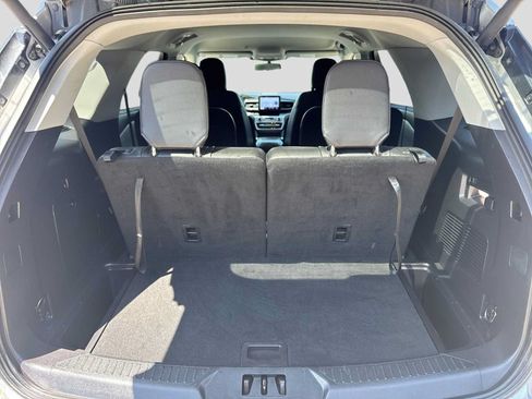 Used 2022 Ford Explorer XLT w/ Equipment Group 202A AWD/4WD image 34