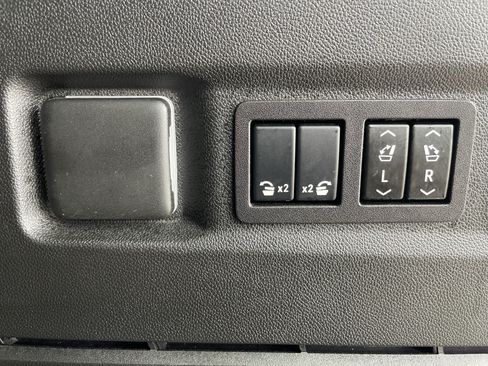 Used 2025 GMC Yukon Denali w/ Denali Reserve Package AWD/4WD image 42