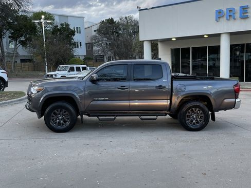 Used 2020 Toyota Tacoma SR5 image 3