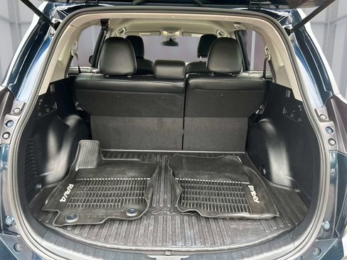Used 2018 Toyota RAV4 LE AWD/4WD image 12