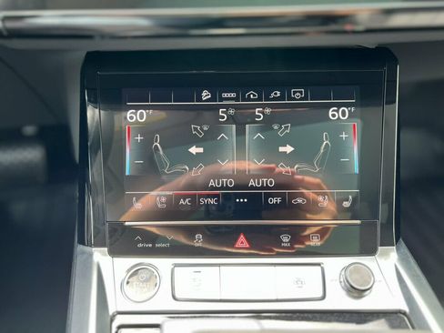 Used 2024 Audi Q8 e-tron Premium Plus w/ Premium Plus Package AWD/4WD image 27