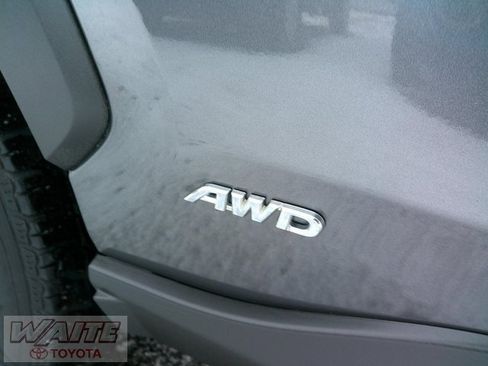 Used 2021 Toyota RAV4 LE image 8