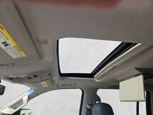 Used 2016 Chevrolet Suburban LT w/ Luxury Package image 15