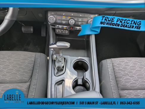 Used 2024 Dodge Durango SXT AWD/4WD image 17